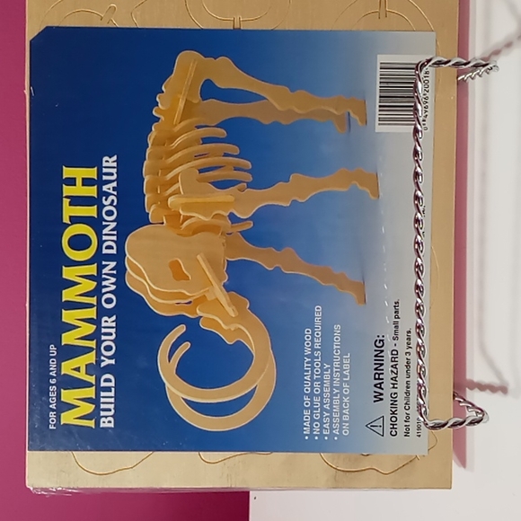 Mammoth Dinosaur - Picture 1 of 8